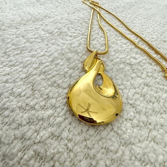 Vintage Goldtone Tear Drop Pendant Necklace